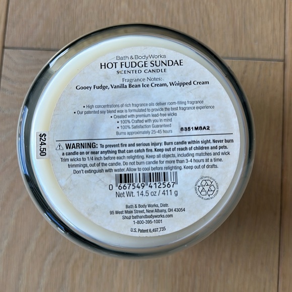Bath & Body Works Hot Fudge Sundae Candle - Picture 2 of 4